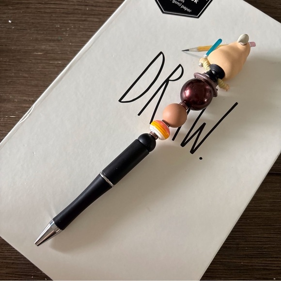 Disney Doorables: Star Wars: Ki-Adi-Mundi handmade beaded pen - Picture 3 of 3